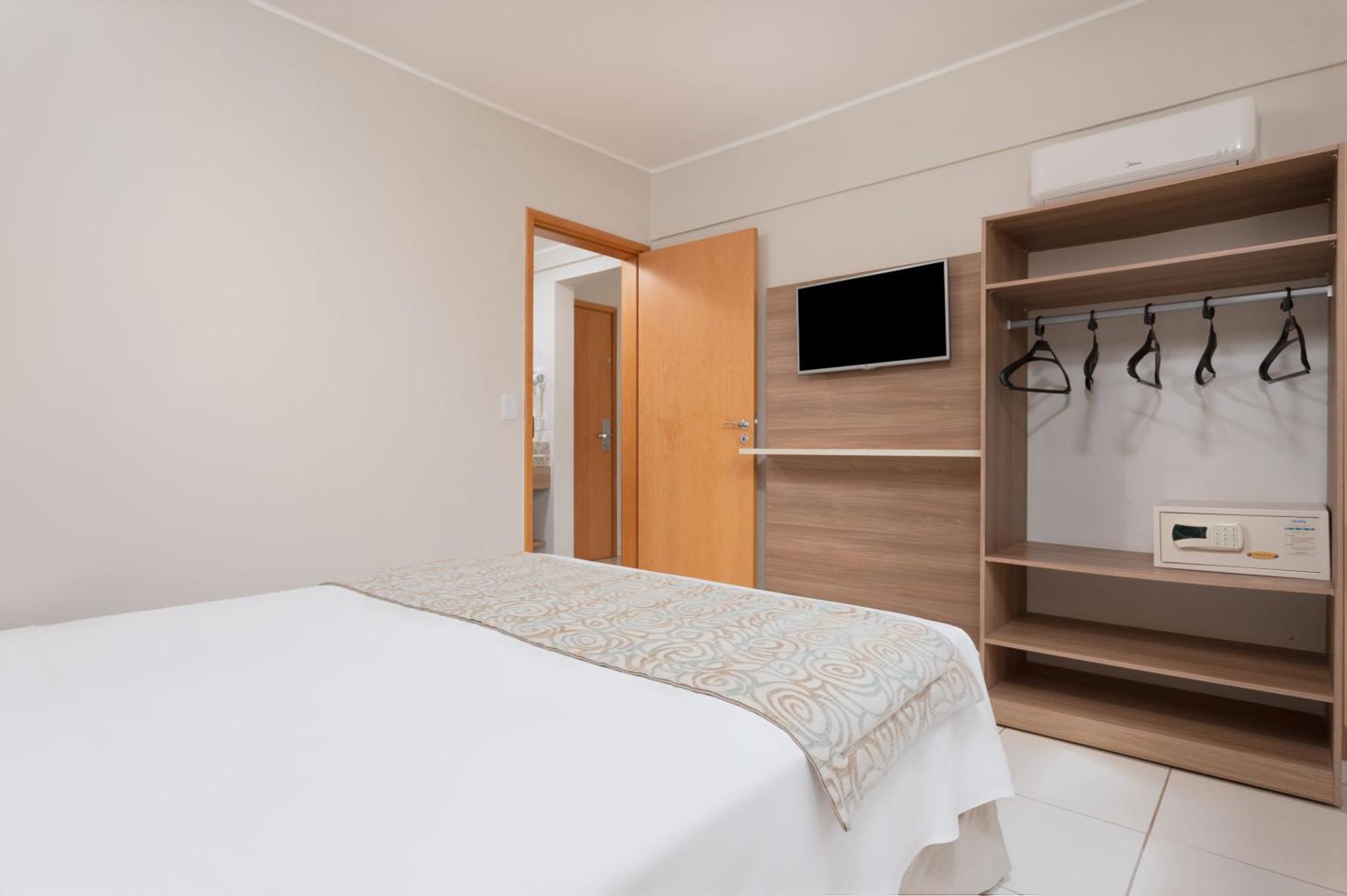 Quarto duplo com vista da piscina ou do parque e ingresso de 1 dia para o parque Thermas dos Laranjais incluído